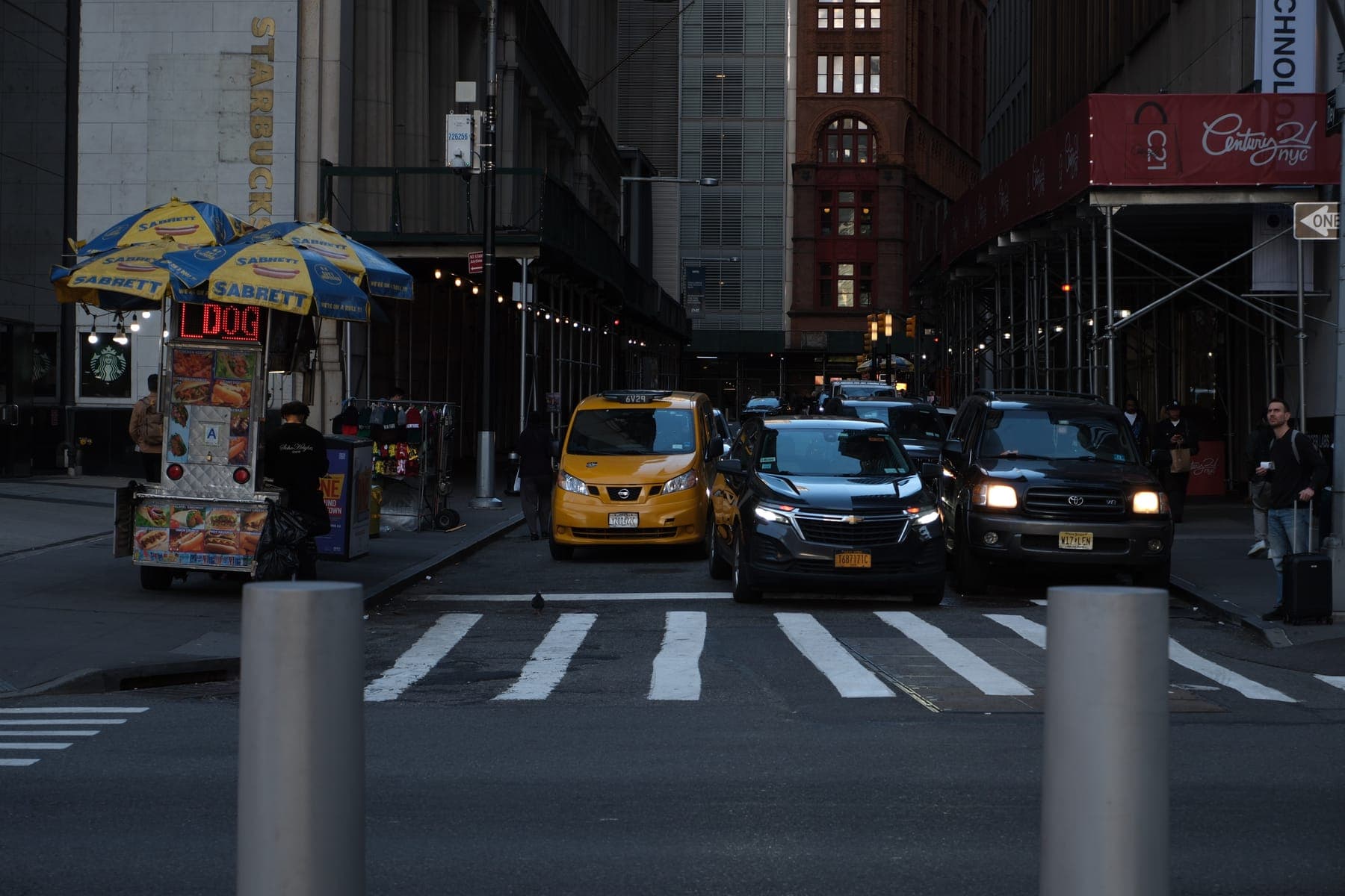 Narrow New York alleyway between buildings